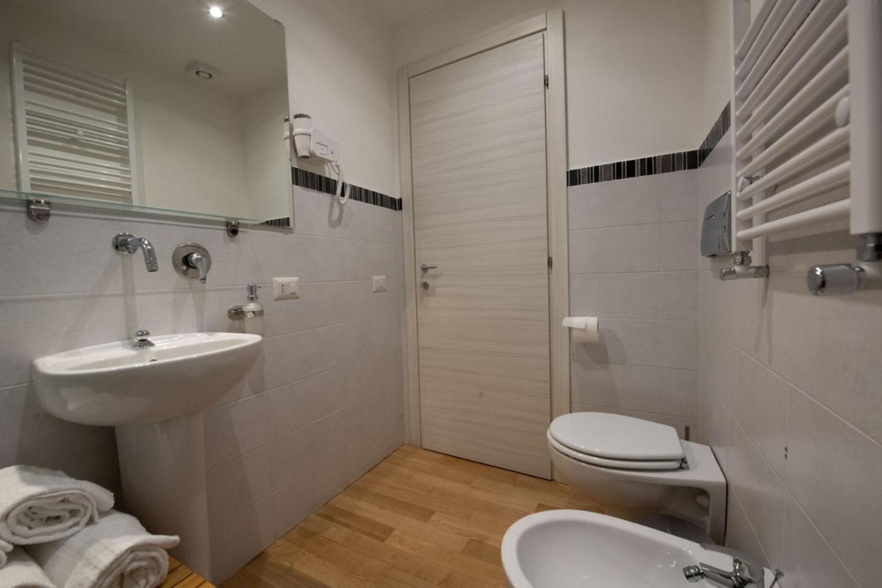 Domus Castroni Germanico Bed & Breakfast Roma Ngoại thất bức ảnh